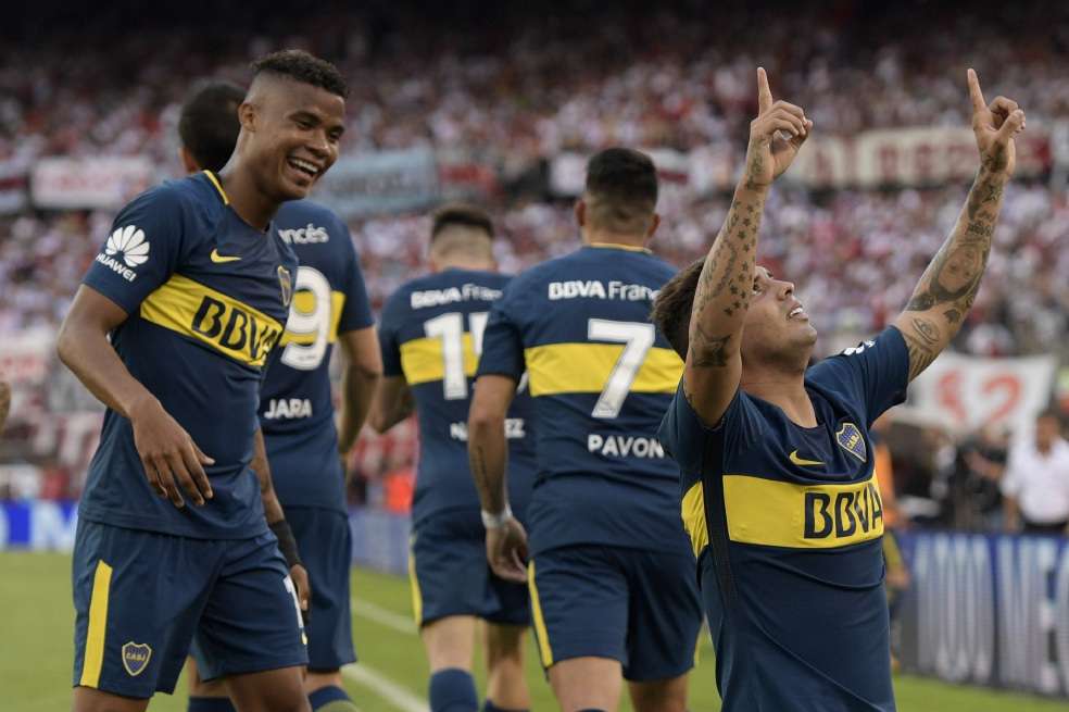 Edwin Cardona (der.) y Wílmar Barrios, acusados de violencia contra varias mujeres. / AFP