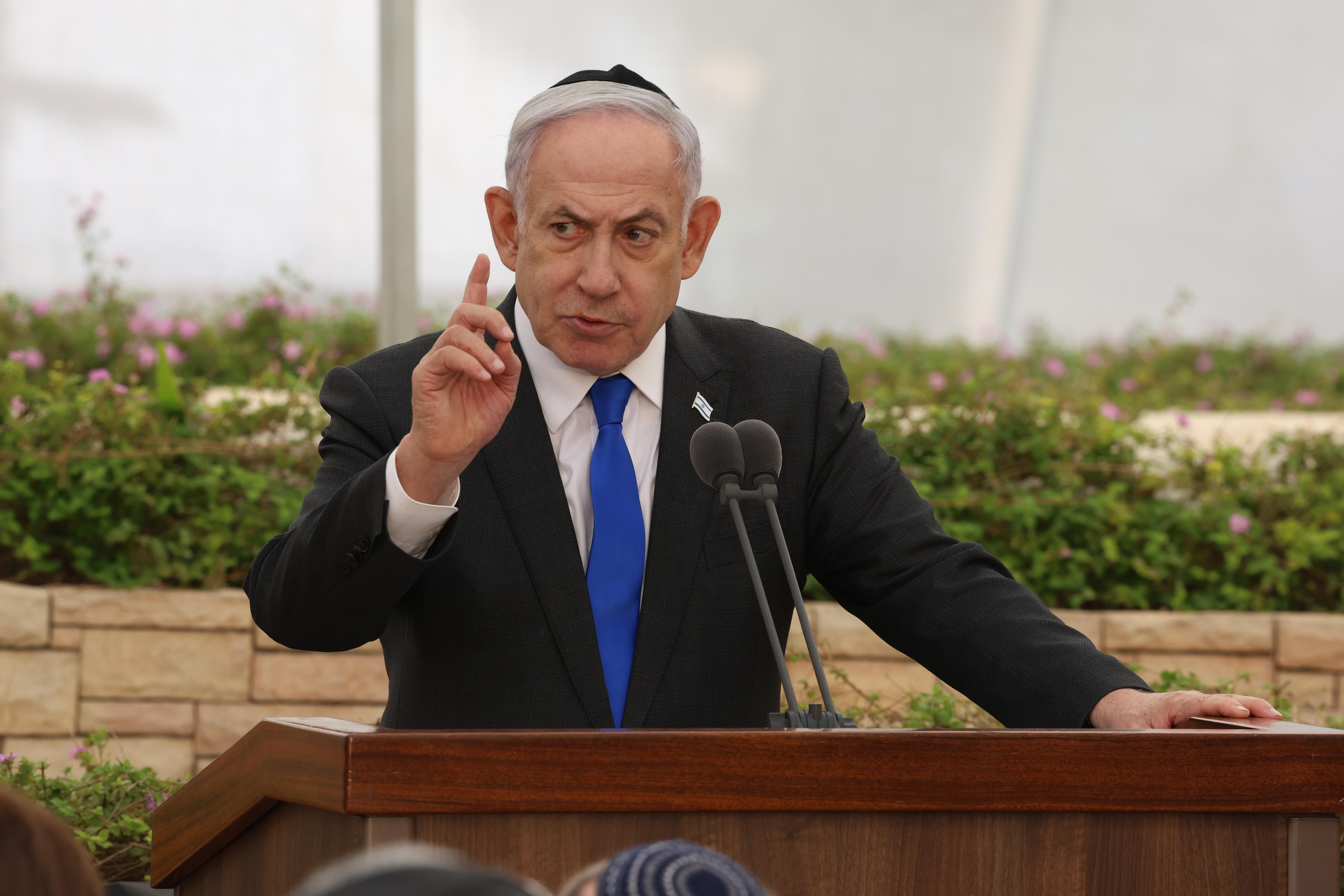Tel Aviv (Israel), 18/06/2024.- Israeli Prime Minister Benjamin Netanyahu attends the state memorial ceremony for the victims of the 1948 'Altalena Affair', at the Nahalat Yitzhak Cemetery in Tel Aviv, Israel, 18 June 2024. The weapons-laden cargo ship Altalena was involved in violent confrontations that erupted in June 1948 between the newly created Israel Defense Forces and the Irgun, a Jewish paramilitary group, during the process of absorbing all military organizations into the IDF following Israel'Äôs declaration of independence a month earlier. At least 16 people were killed in the confrontations. EFE/EPA/Shaul Golan / Yedioth Ahronoth POOL