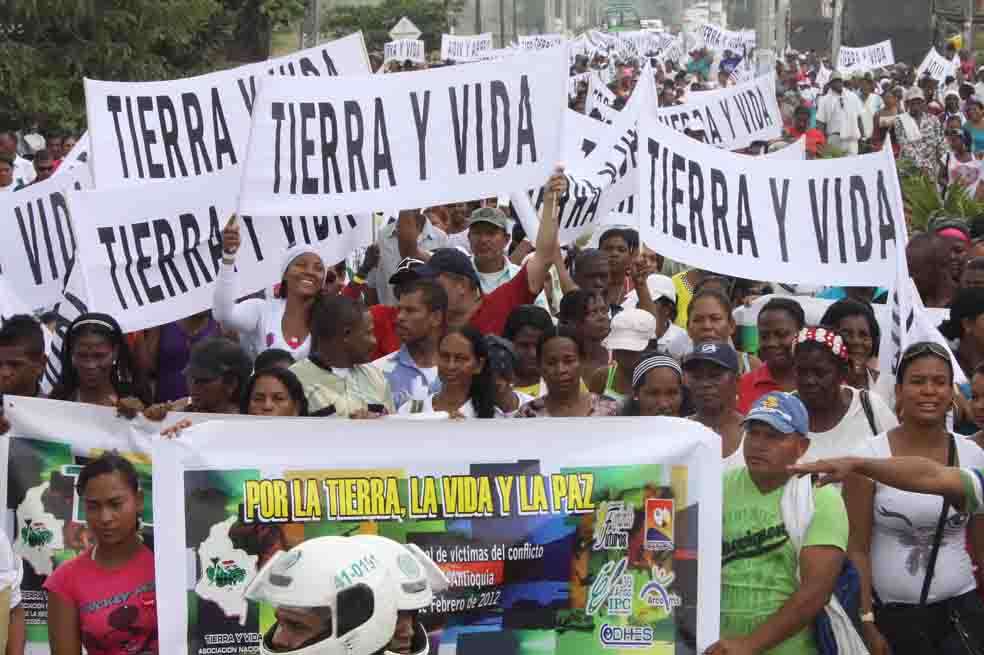 En compañía del Gobierno Nacional, las víctimas del despojo de tierras marcharon en Necoclí (Antioquia). / El Colombiano