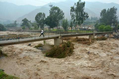 Por inundaciones, Perú está al borde de una emergencia sanitaria