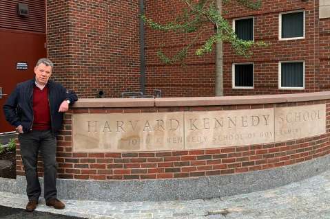 La venia de aplausos que recibió Santos en su clase en Harvard