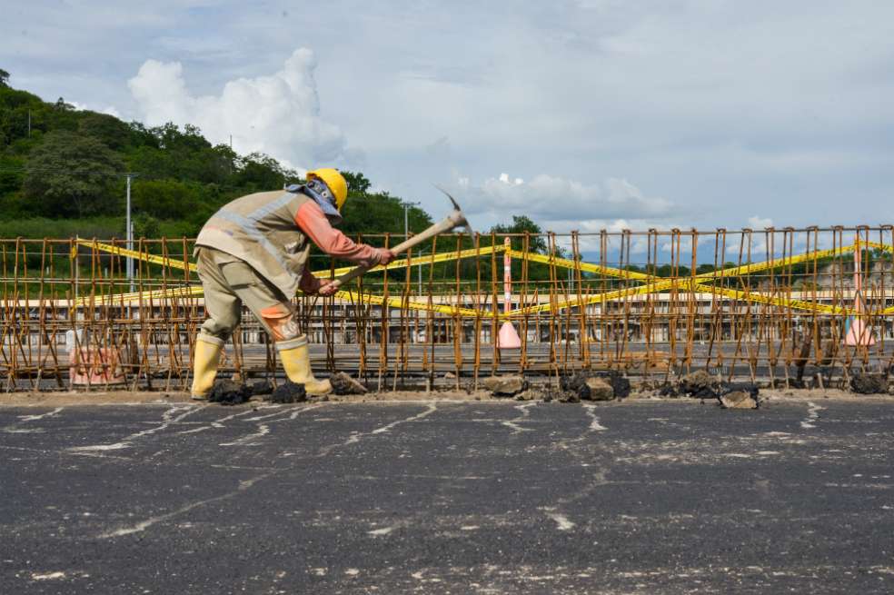Obras en la vía Girardot-Honda-Puerto Salgar. / Cortesía - ANI