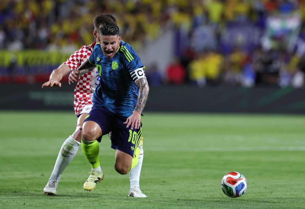 ORLANDO (United States), 27/03/2026.- James Rodriguez (front) of Colombia in action against Marin Pongracic of Croatia during the international friendly match between Colombia and Croatia in Orlando, Florida, USA, 26 March 2026. (Futbol, Amistoso, Croacia) EFE/EPA/CRISTOBAL HERRERA-ULASHKEVICH