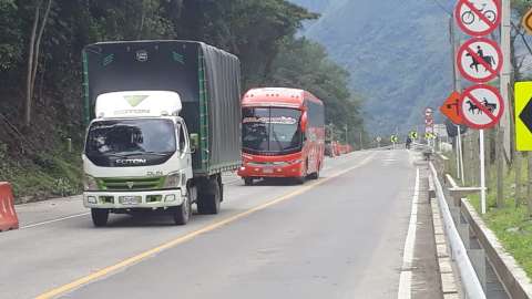 Vía al Llano estará con restricciones al menos mes y medio más