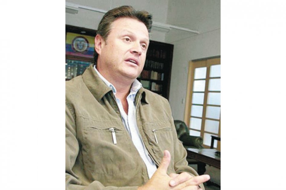 El senador Luis Emilio Sierra.