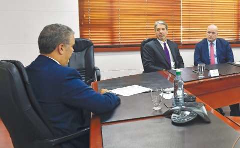 Detalles del desayuno entre Whitaker y congresistas