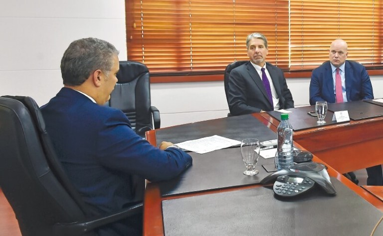 Detalles del desayuno entre Whitaker y congresistas