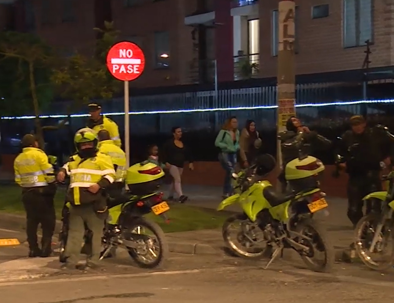 La protesta de los familiares de la víctima se extendió hasta la medianoche de este jueves.