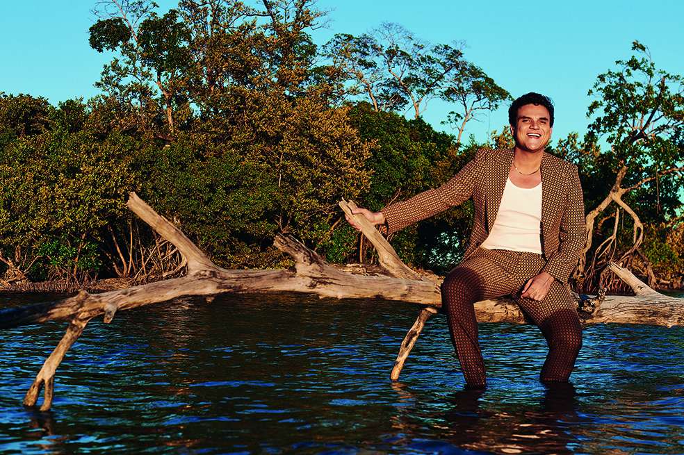 Desde Miami, en exclusiva, Silvestre habló sobre la vida, la música y la actuación.