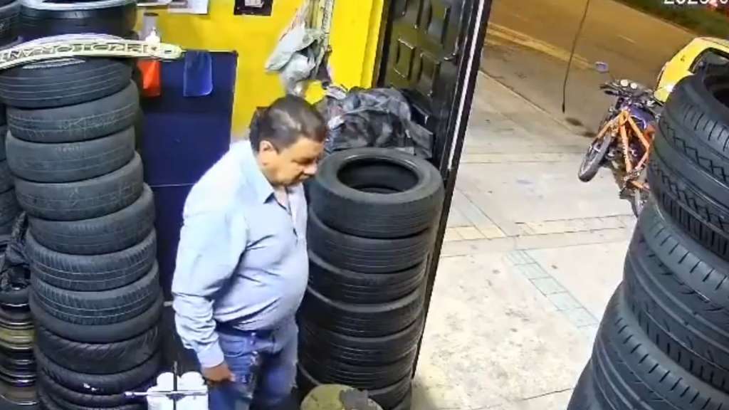 Personas en las redes sociales están indignadas ante la respuesta del taxista.