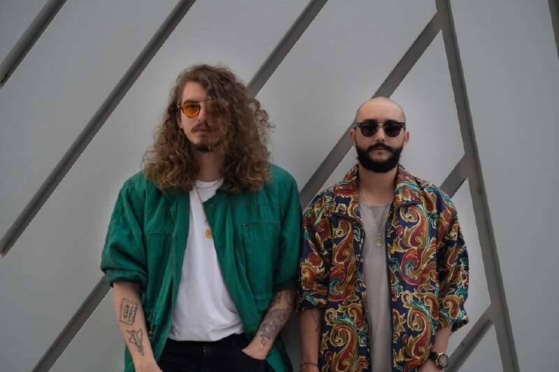 MNKYBSNSS, integrado por “Mono” Urina y Kike Vélez, es una banda que explora el rock eléctrico. / Cortesía