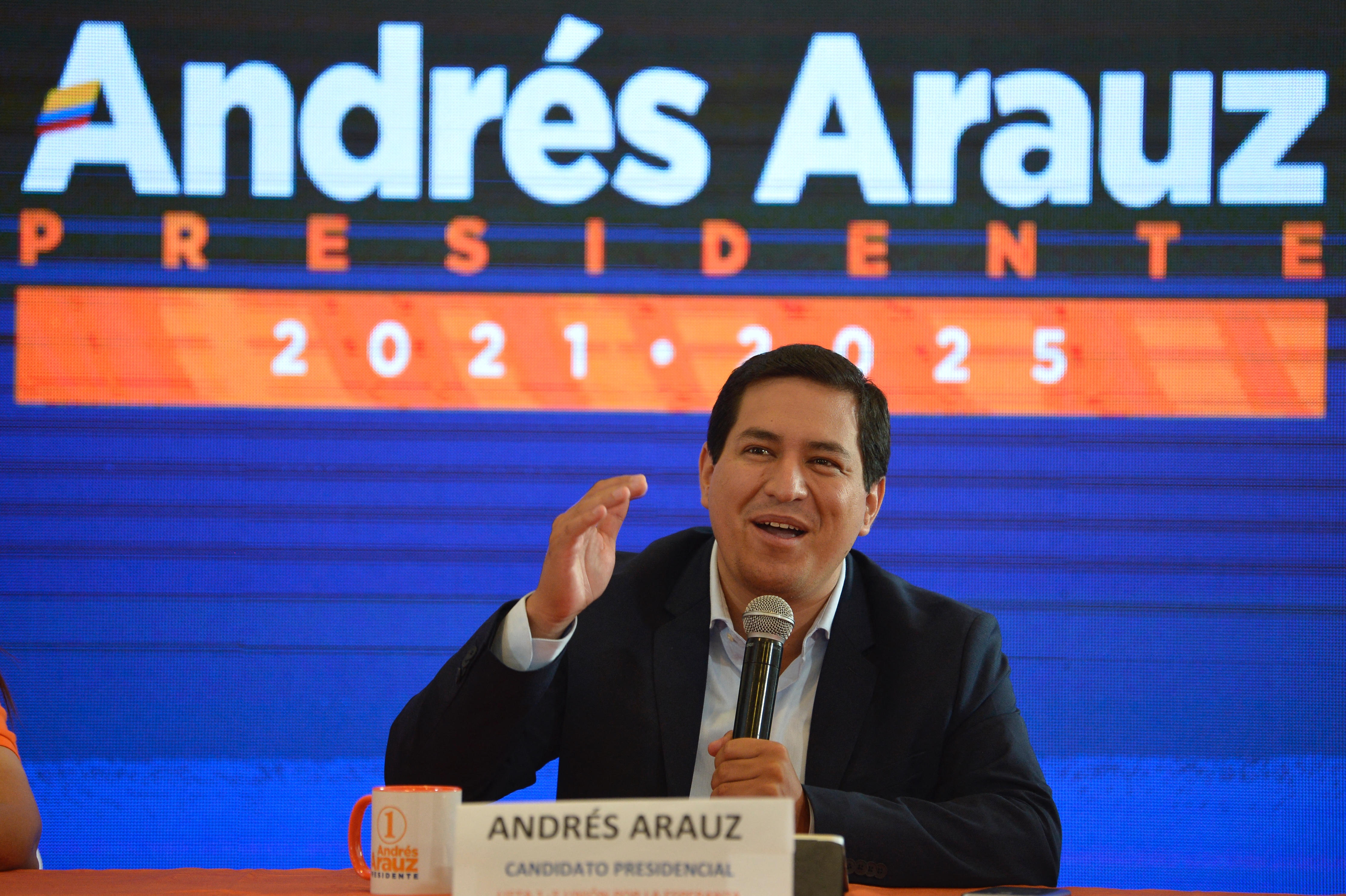 Uno de los primeros en pronunciarse fue el mismo Arauz: “Los que han cogobernado con Moreno se saben perdedores y presionan para que me persigan con burdas mentiras. No podrán lograrlo, la verdad siempre prevalece”, dijo en su cuenta de Twitter.