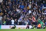 El increíble error del arquero de Chelsea en el último minuto del partido: video