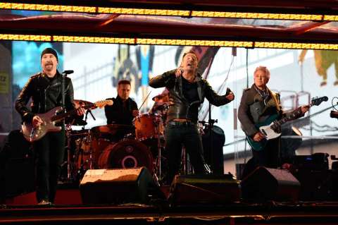 Bruce Springsteen y Chris Martin cantan con U2 en Nueva York