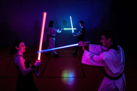 En fotos: la escuela que enseña a usar sables de luz a fanáticos de "Star Wars"