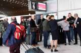 ¿Qué está pasando en el aeropuerto de París? Pasajeros desconcertados
