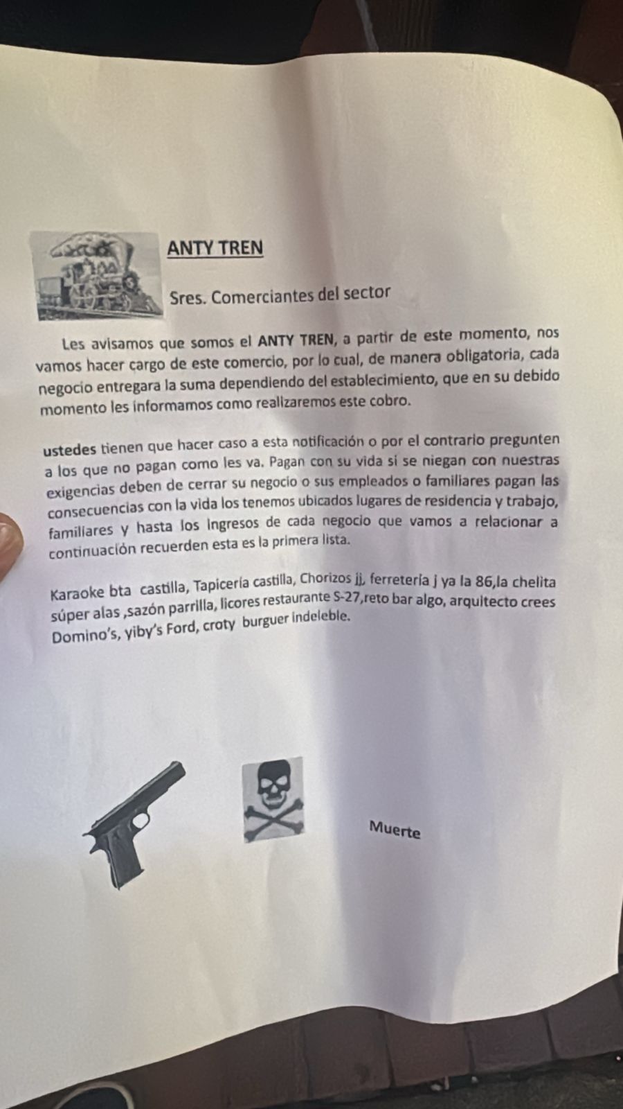 Con estos panfletos, los delincuentes operaban.