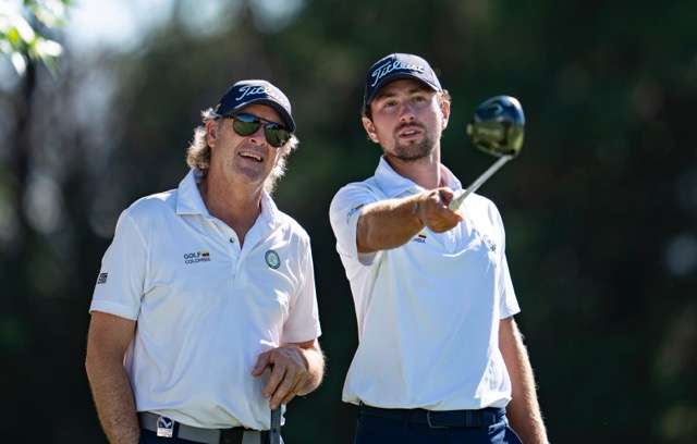 Mateo Fuenmayor (der.) junto a Juan Ángel durante una práctica del Latin America Amateur Championship 2025.
