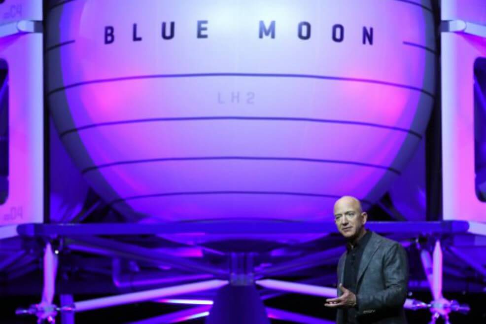 El modelo ha sido diseñado durante los últimos tres años, indicó Bezos. Podrá llevar instrumentos científicos y también rovers para humanos. / AFP