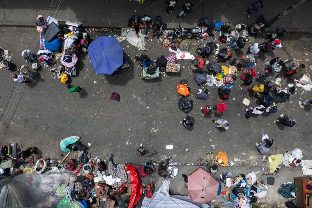 Bandas como “Los Venezolanos” y facciones de “Los Costeños” disputan el control del sector.
