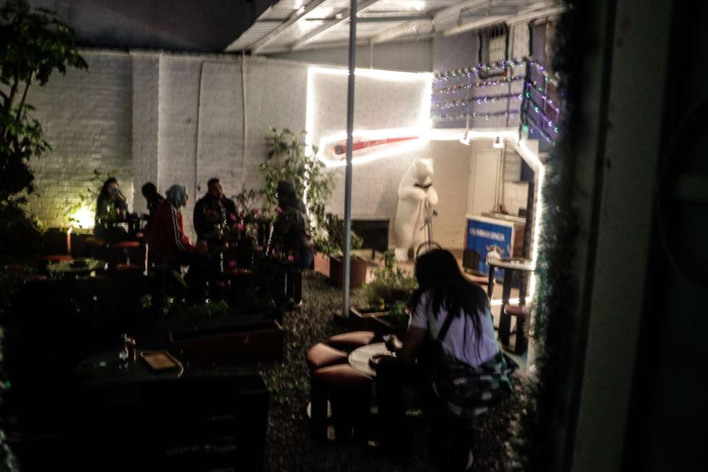 La música, el humo y la conversación marcaron una Navidad distinta para quienes participaron en la primera novena fumable abierta al público en Bogotá.