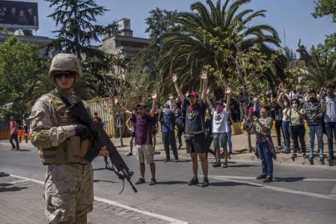 Producción industrial de Chile cae, protestas afectan economía