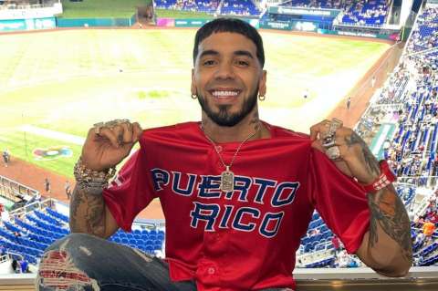 Anuel anuncia con insultos por qué no compartirá fotos de su hija con Yailin