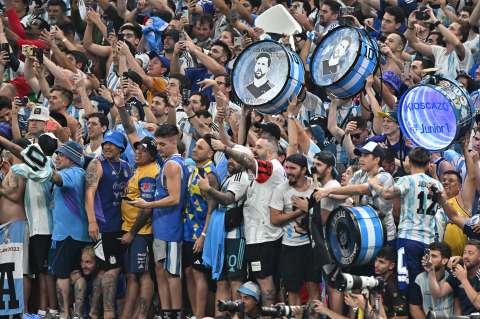 El delirio por el Mundial, la casa por la ventana en la Argentina en crisis