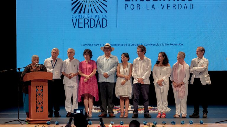 El juego sucio en redes contra la Comisión de la Verdad