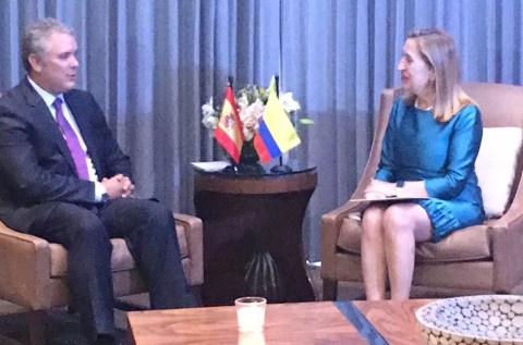 Presidenta del Congreso español se reúne con Duque previo a su investidura