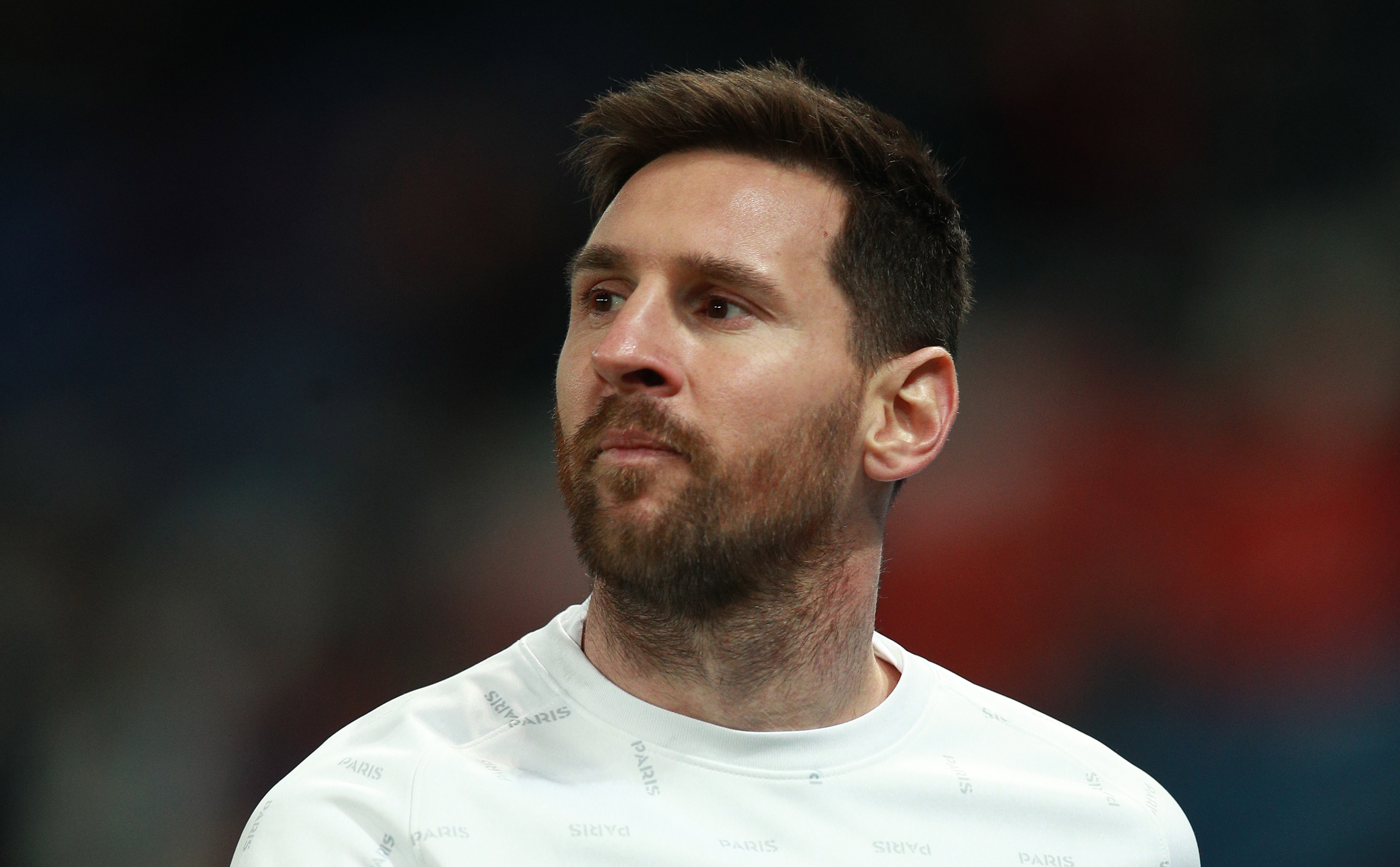 Paris (France), 11/02/2022.- Paris Saint Germain's Lionel Messi warms up before the Ligue 1 match between Paris Saint Germain and Stade Rennais, in Paris, France, 11 February 2022. (Francia) EFE/EPA/MOHAMMED BADRA