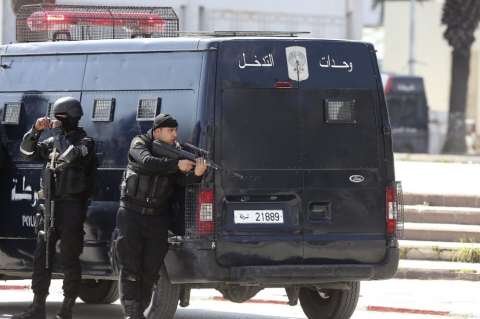 Familiares de general retirado, víctimas fatales de atentado terrorista en Túnez