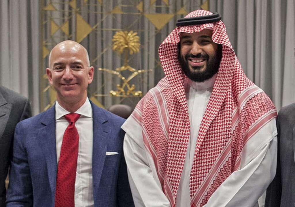Jeff Bezos, presidente de Amazon, y Mohammed bin Salmán, príncipe heredero de Arabia Saudita. / AFP