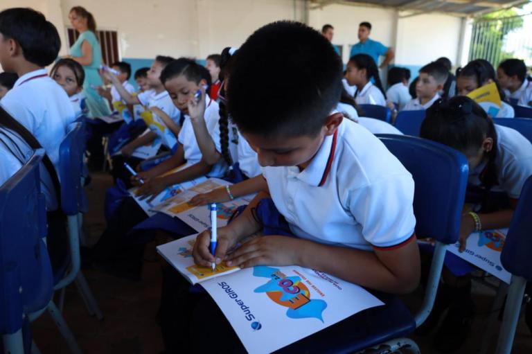 En el Catatumbo, el Ejército usa la radio para enseñar inglés y prevenir el reclutamiento