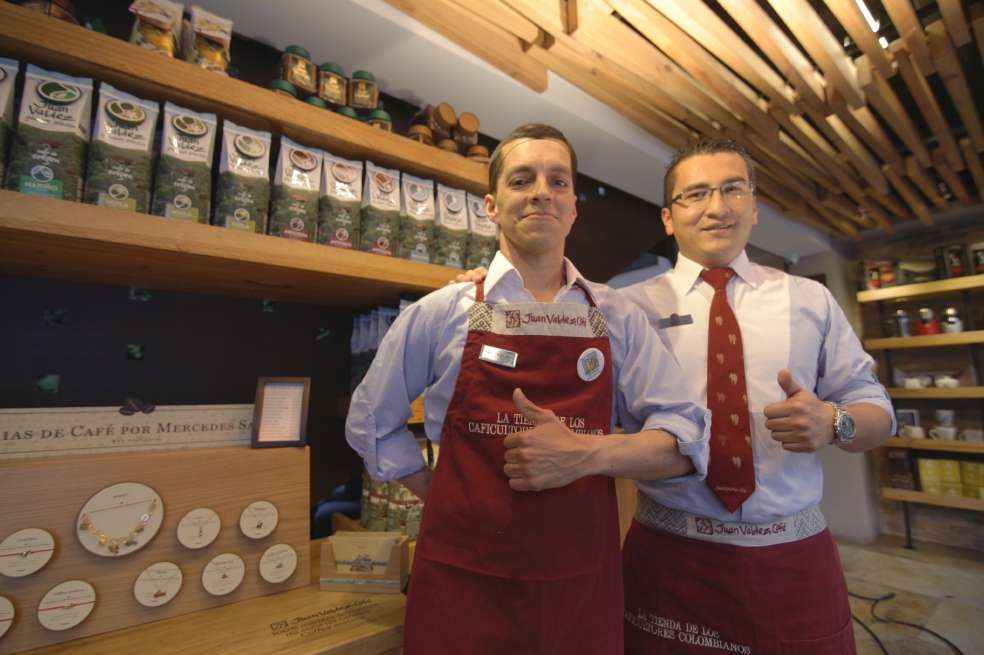 Diego Orozco (izquierda) lleva trabajando para Procafecol por más de 10 años. / Cortesía