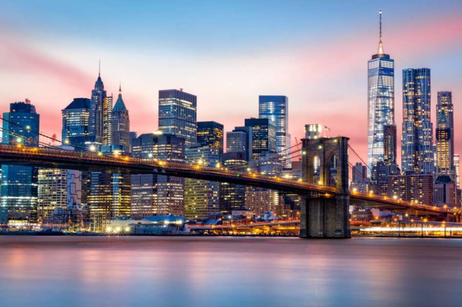 Frank Sinatra, por ejemplo, contaba con emoción y una potente voz las calles de Nueva York, la ciudad en donde quería despertar, esa ciudad que no duerme y donde se divirtieron los salseros del Gran Combo de Puerto Rico. /iStock