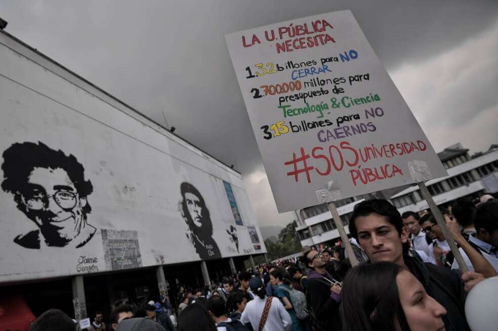 Hasta el momento, la suspensión de actividades se ha dado en los programas de pregrado. Sin embargo, los posgrados y los programas virtuales están funcionando con normalidad.