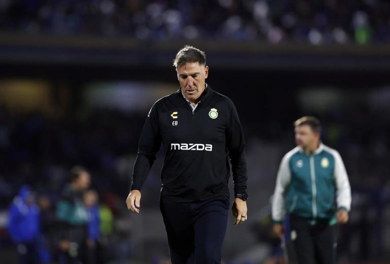 Eduardo Berizzo, DT de James Rodríguez, criticó a la FIFA tras polémica decisión