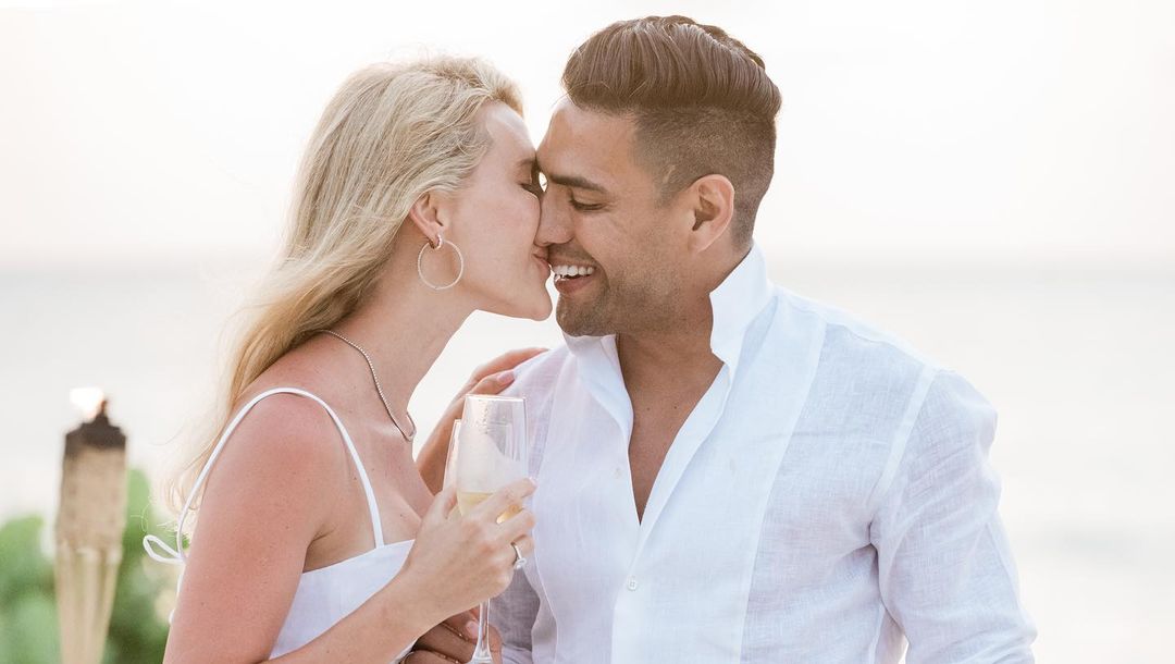 Falcao y Lorelei Tarón celebrando su nuevo compromiso.