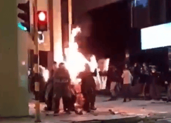 Disturbios dejaron cinco policías heridos con quemaduras, en Pasto