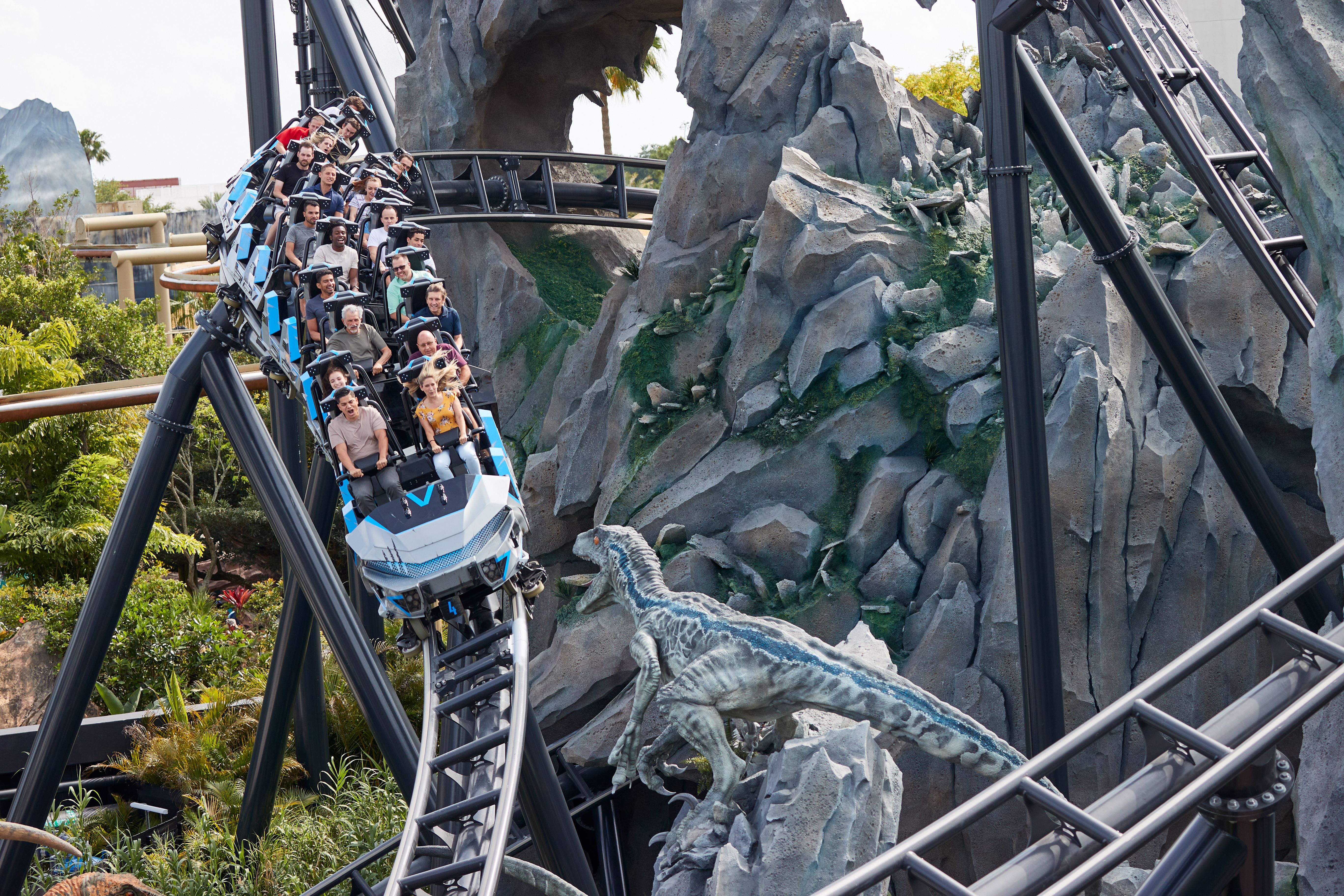 Jurassic World VelociCoaster hace un cambio radical en la industria de los parques temáticos.