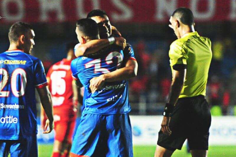 Los jugadores del Deportivo Pasto celebraron tres veces en el Pascual Guerrero. Golearon al América y siguen soñando con la final.
