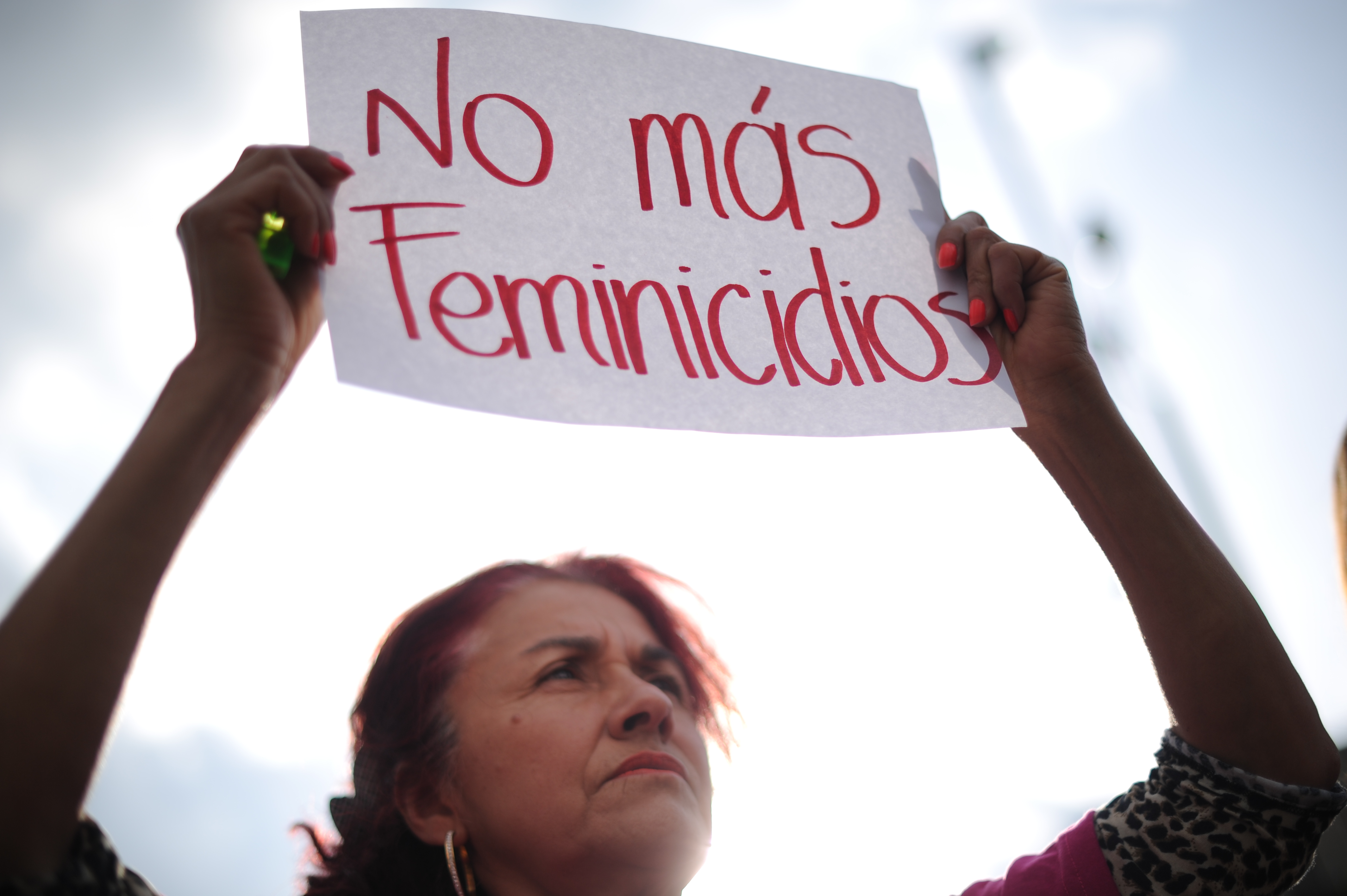 Protestas frente a la Fiscalía para exigir justicia contra los feminicidios.