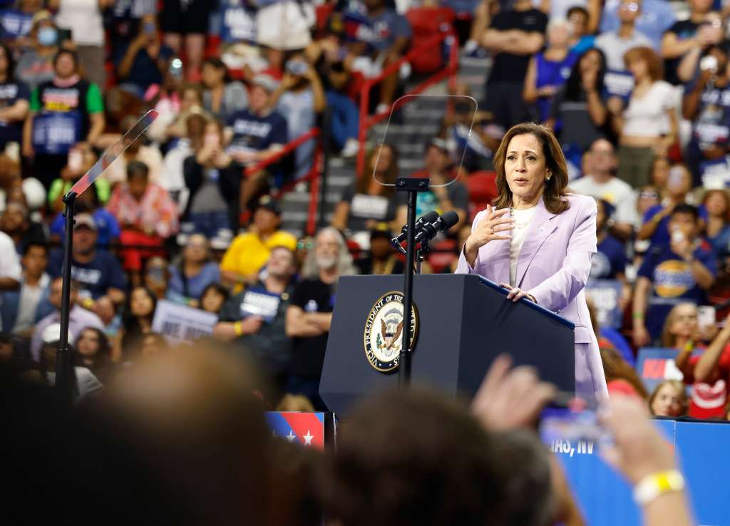 Las Vegas (United States), 10/08/2024.- Democratic presidential candidate Vice President Kamala Harris speaks during a rally with Democratic vice presidential candidate Minnesota Governor Tim Walz (Not Pictured) at the University of Nevada Las Vegas' Thomas and Mack Center in Las Vegas, Nevada, USA, 10 August 2024. EFE/EPA/BIZUAYEHU TESFAYE