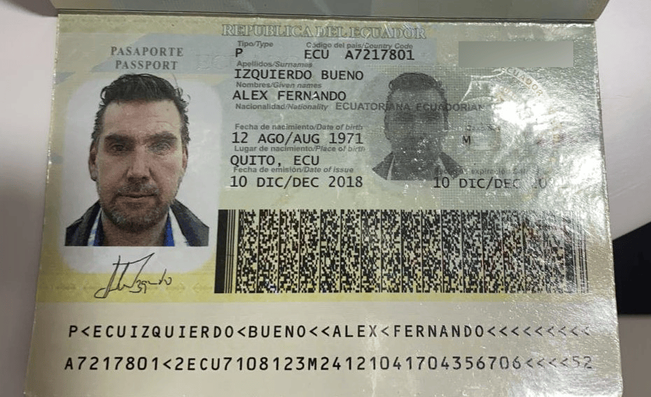 Pasaporte de Alex Fernando Izquierdo Bueno, alias "Mexicano".
