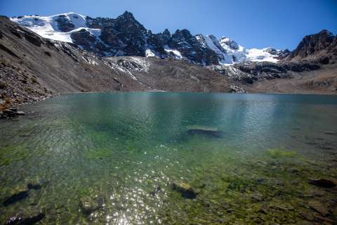 Ventanani, caminata entre glaciares y aguas turquesa en el altiplano boliviano