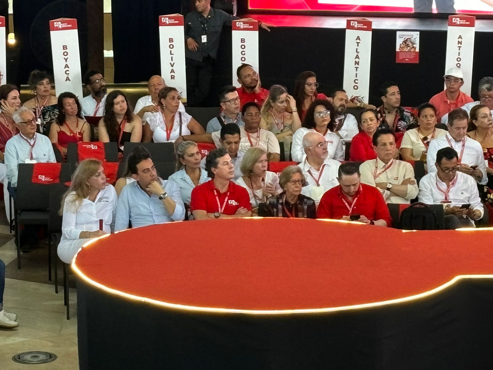 Clara Luz Roldán y Alexander Vega junto a Juan Manuel Galán en Congreso del Nuevo Liberalismo