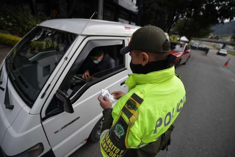 Las personas que se podrán movilizar durante la cuarentena por localidades son aquellas que necesiten abastecerse de alimentos, las cuales podrán salir únicamente entre las 5:00 a.m. y 7:00 p.m.