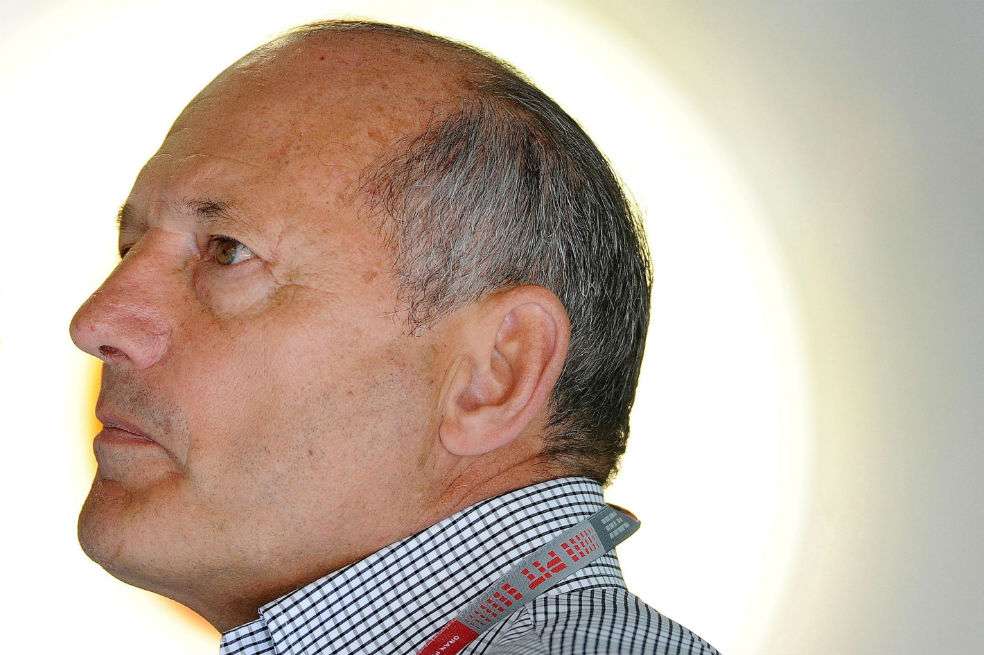 Ron Dennis vendió el 25% de las acciones de McLaren Group / EFE