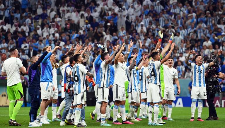Lusail (Qatar), 13/12/2022.- Players of Argentina celebrate after winning the FIFA World Cup 2022 semi final between Argentina and Croatia at Lusail Stadium in Lusail, Qatar, 13 December 2022. (Mundial de Fútbol, Croacia, Estados Unidos, Catar) EFE/EPA/Georgi Licovski